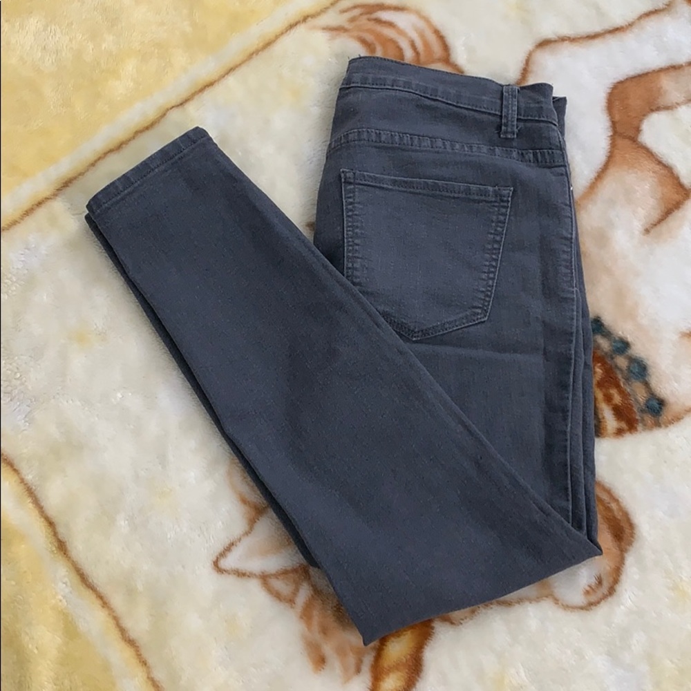 ASH GREY/ BLACK HIGH RISE JEANS ( WOMEN 29 )